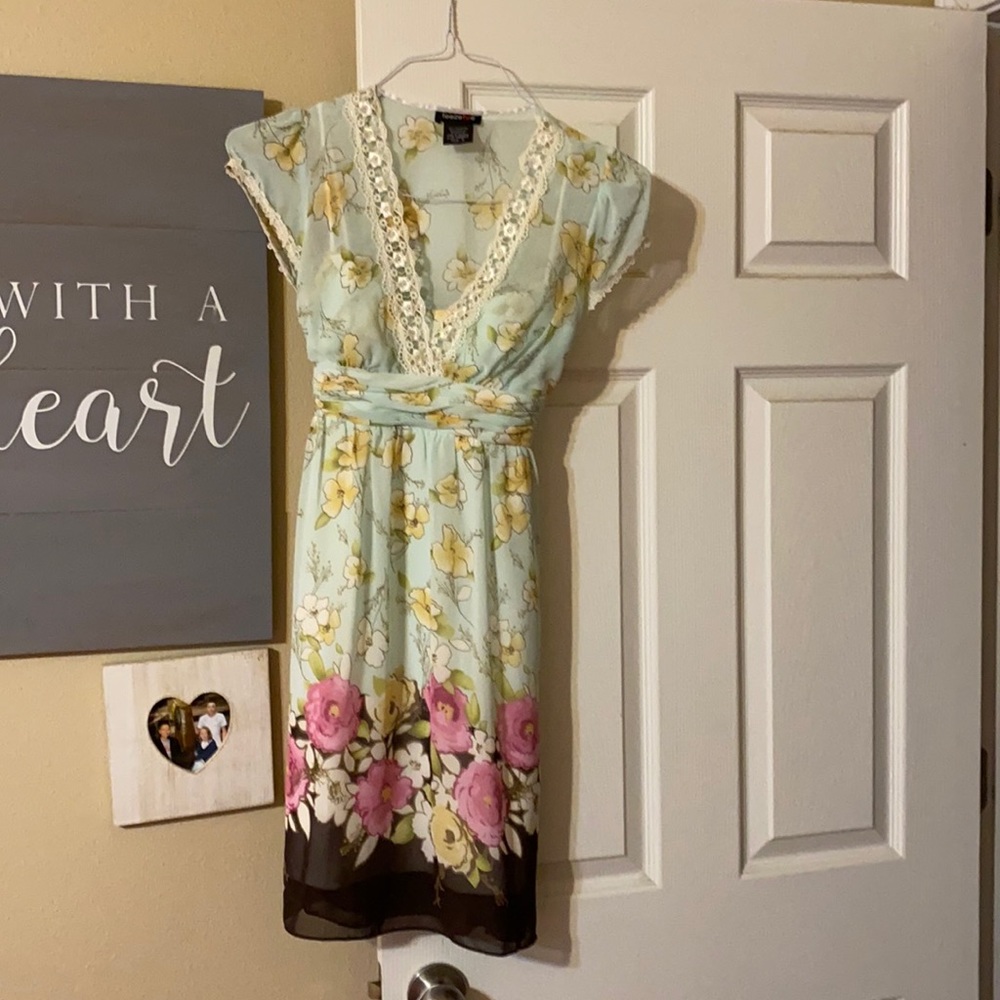 Women’s teeze me size 3 light blue floral dress.
